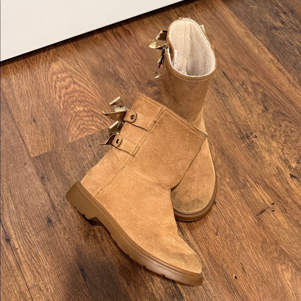 Ugg Kids Sz 13 brown Suede Ankle Boots with bows